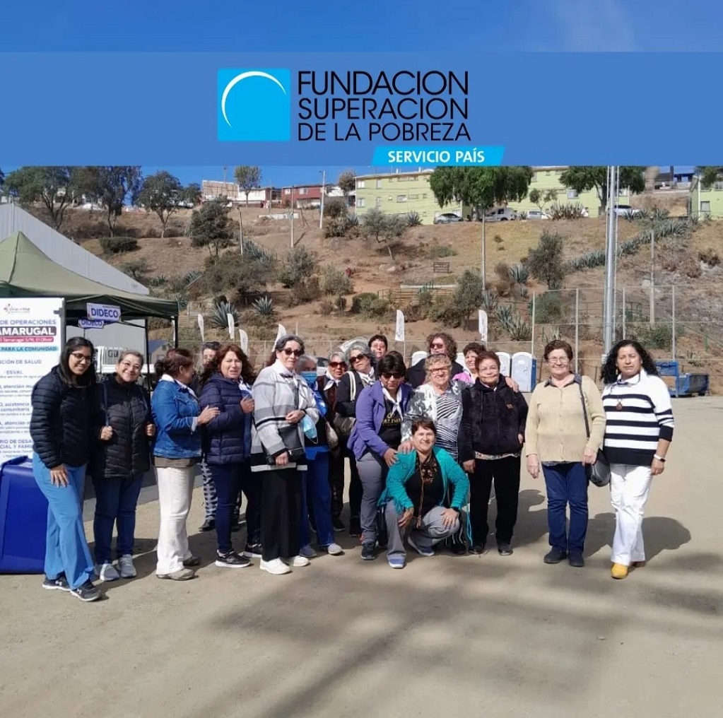 Talleres Femeninos de Putaendo entregaron más de 100   carteras con servicios básicos a las mujeres damnificadas por el incendio en Viña del Mar